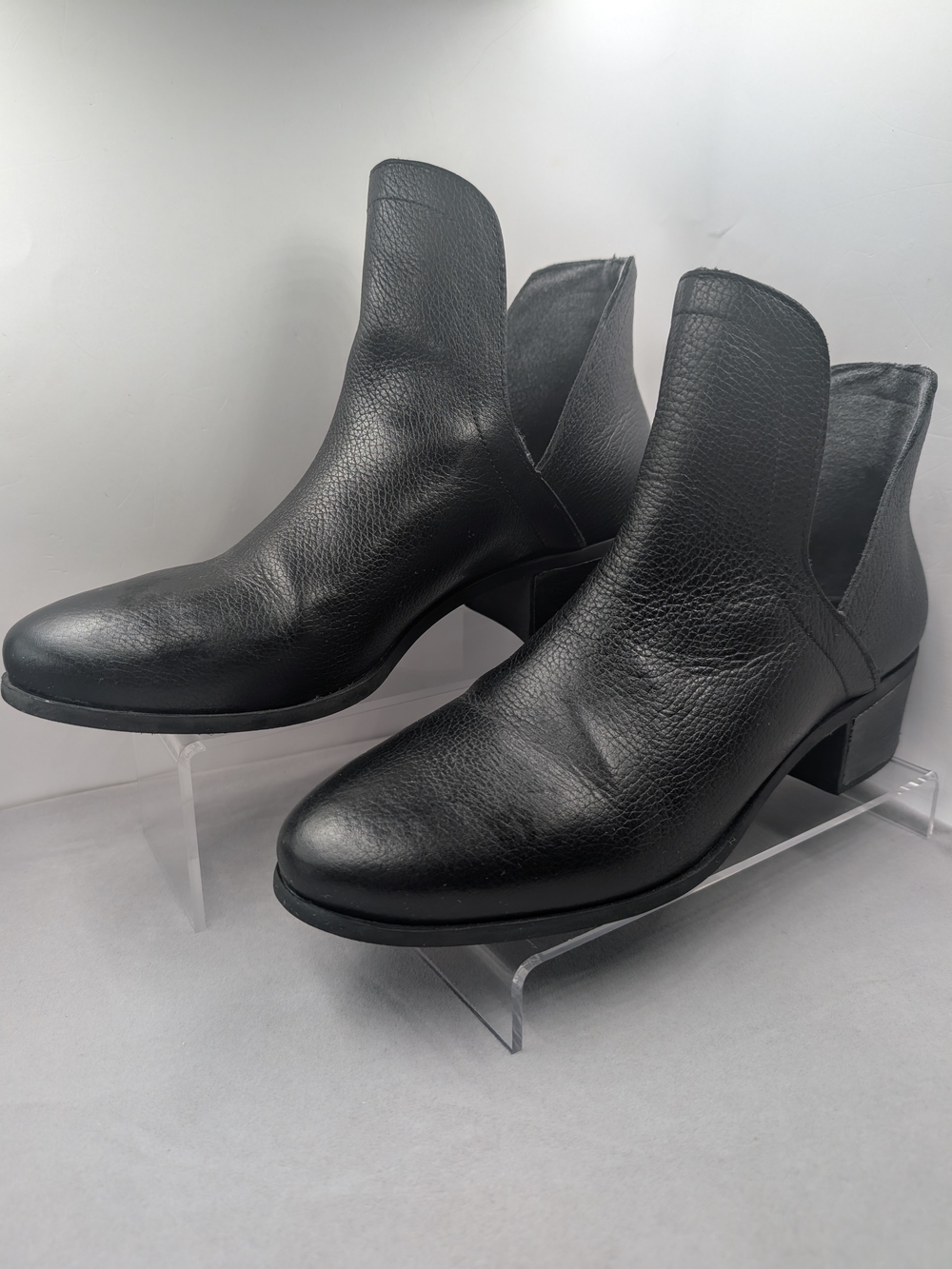 Coconuts by Matisse Pronto Black Leather V-Cut Ankle Booties Size 8